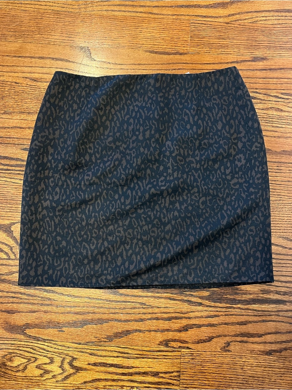 NWT Tahari Black Mini Skirt with Subtle Brown Animal Print size 12